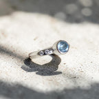 Anillo Axia Topacio celeste y Moissanitas Plata 950