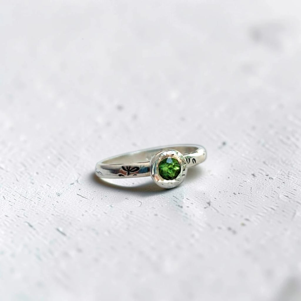 Anillo Leaf con peridoto - plata 950