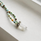 Collar de piedras naturales con cuarzo cristal