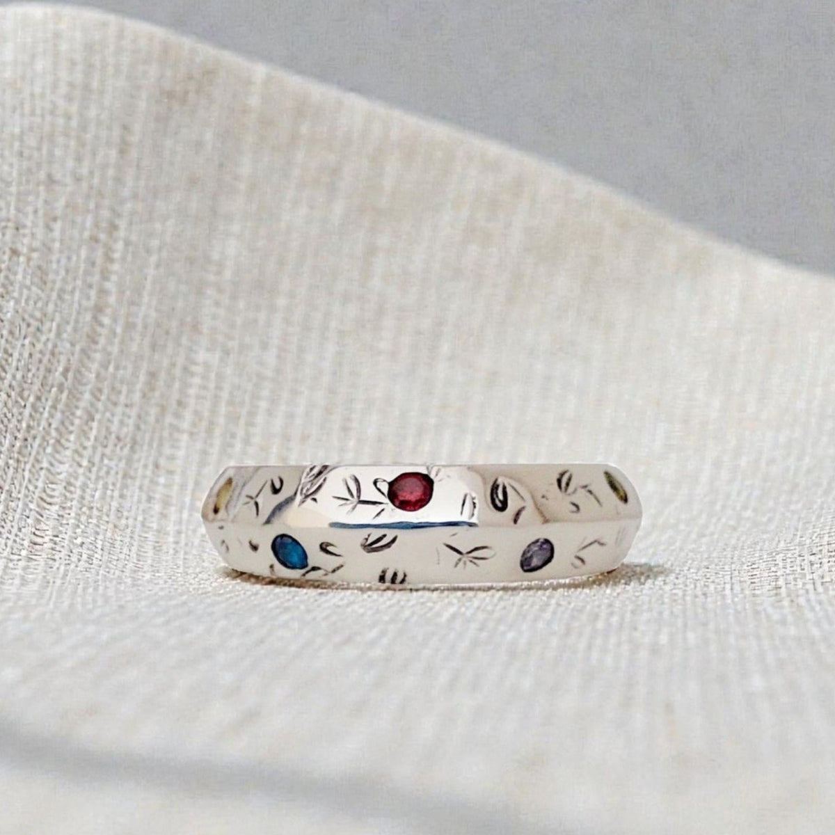 Anillo Eternal Leaf –12 piedras