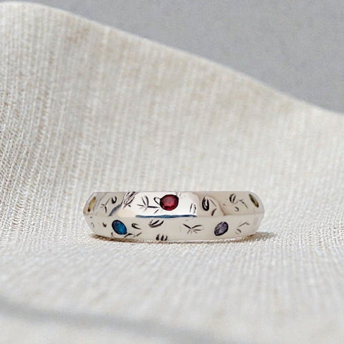 Anillo Eternal Leaf –12 piedras
