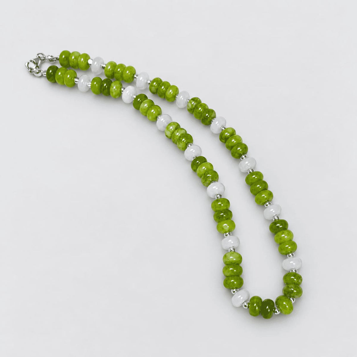Collar de jade verde y blanco -  Plata