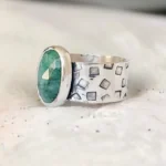 Anillo Square con Raíz de Esmeralda