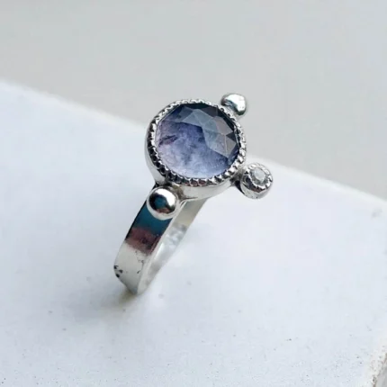 Anillo Iolita y moissanita- plataia