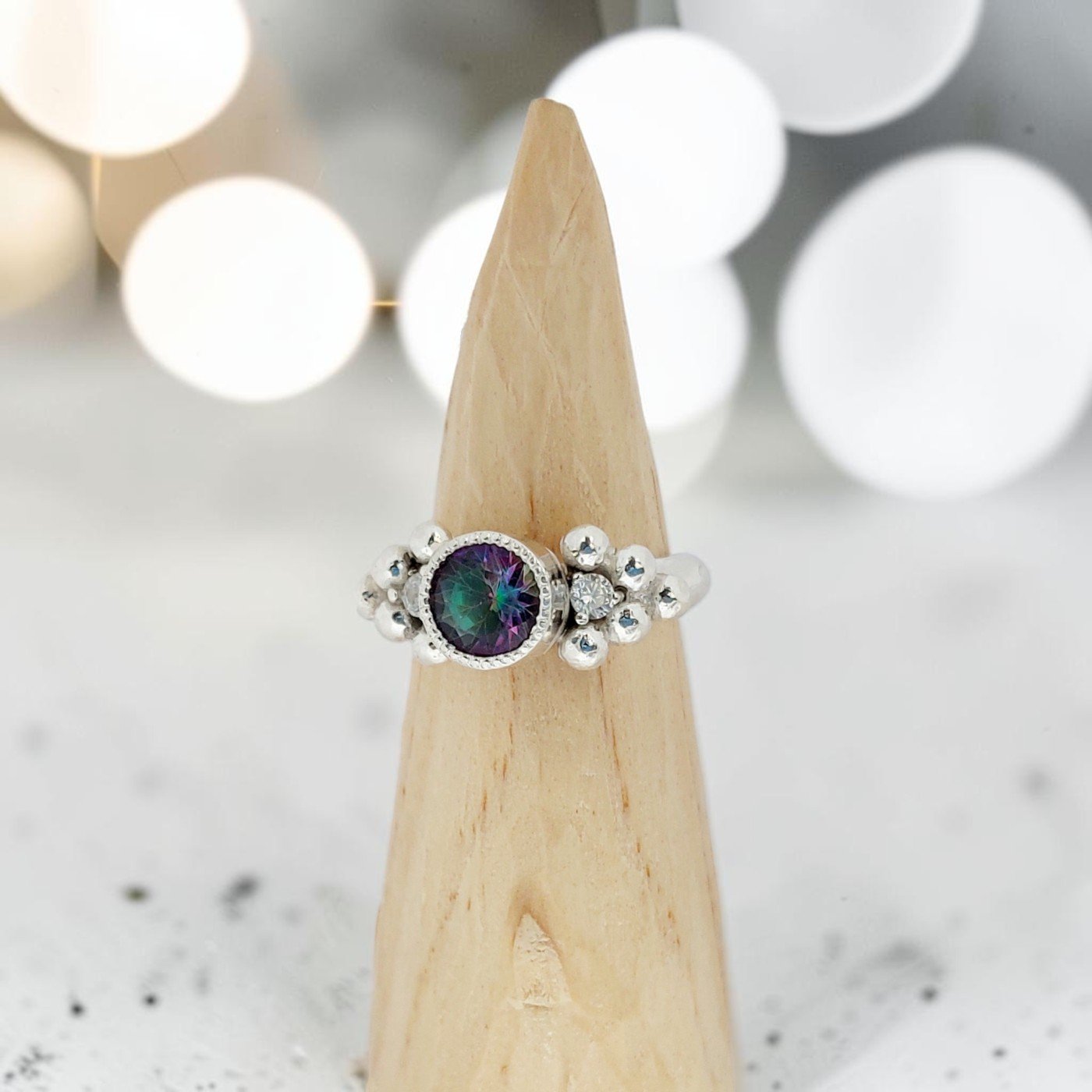 Anillo de plata 950 con topacio místico y dos moissanitas - Plataia
