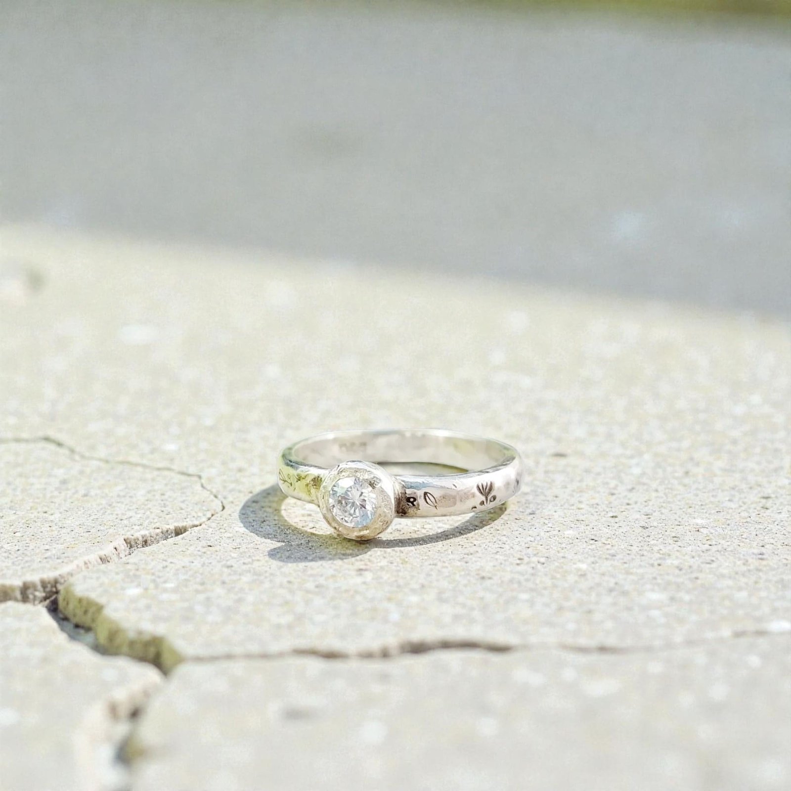 Anillo leaf con moissanita - Plata 950 Anillo leaf con moissanita - Plata 950