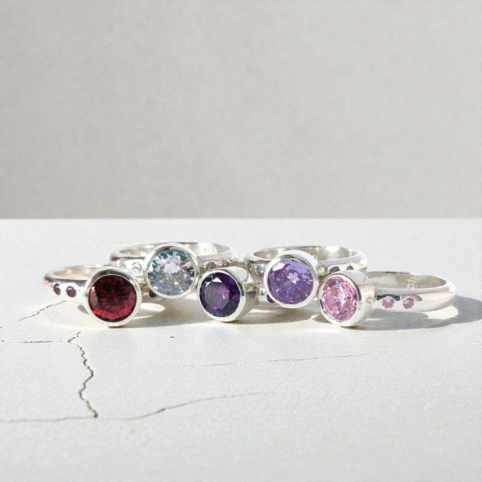 Anillos Axia de plata 950 con piedras naturales Anillos Axia de plata 950 con amatista, granate, topacio y piedras rosadas