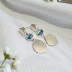 Aros de plata 950 con turmalina y hojas texturadas