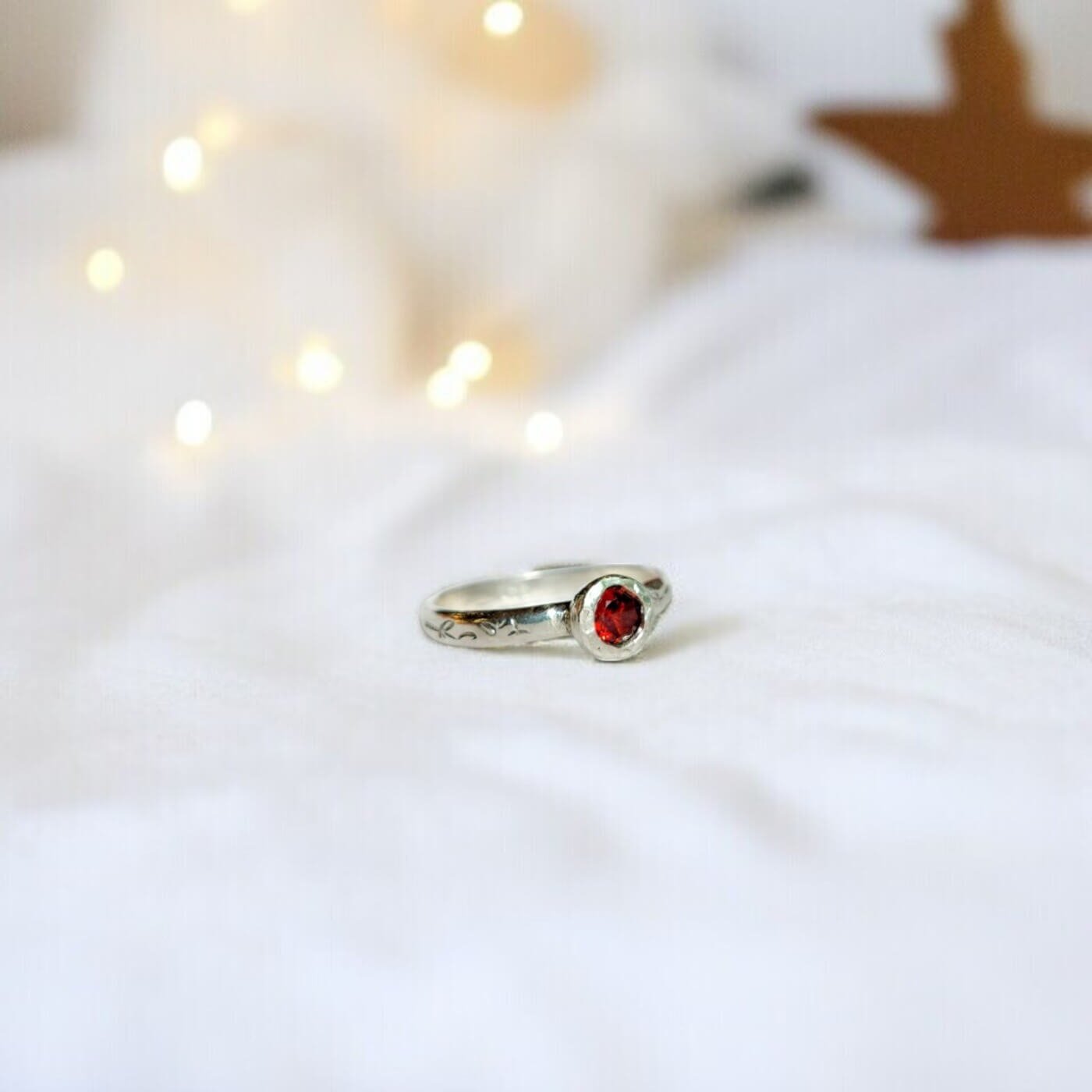 anillo Leaf granate Anillo Leaf con granate de Plata 950