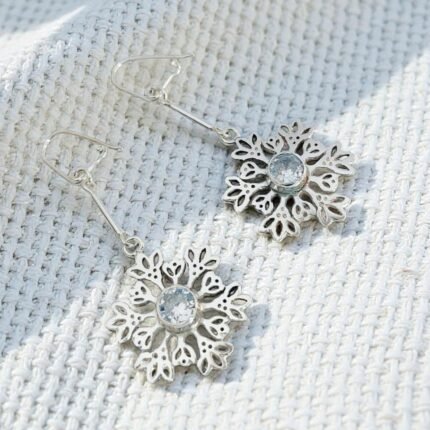 Aros colgantes con diseño copo de nieve. con dos piedras moissanitas - Plata 950 - Plataia
