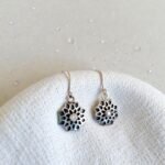 Aros mandalitas colgantes de plata 950 con moissanita central engastada