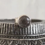 Anillo de cuarzo turmalinado natural en plata 950